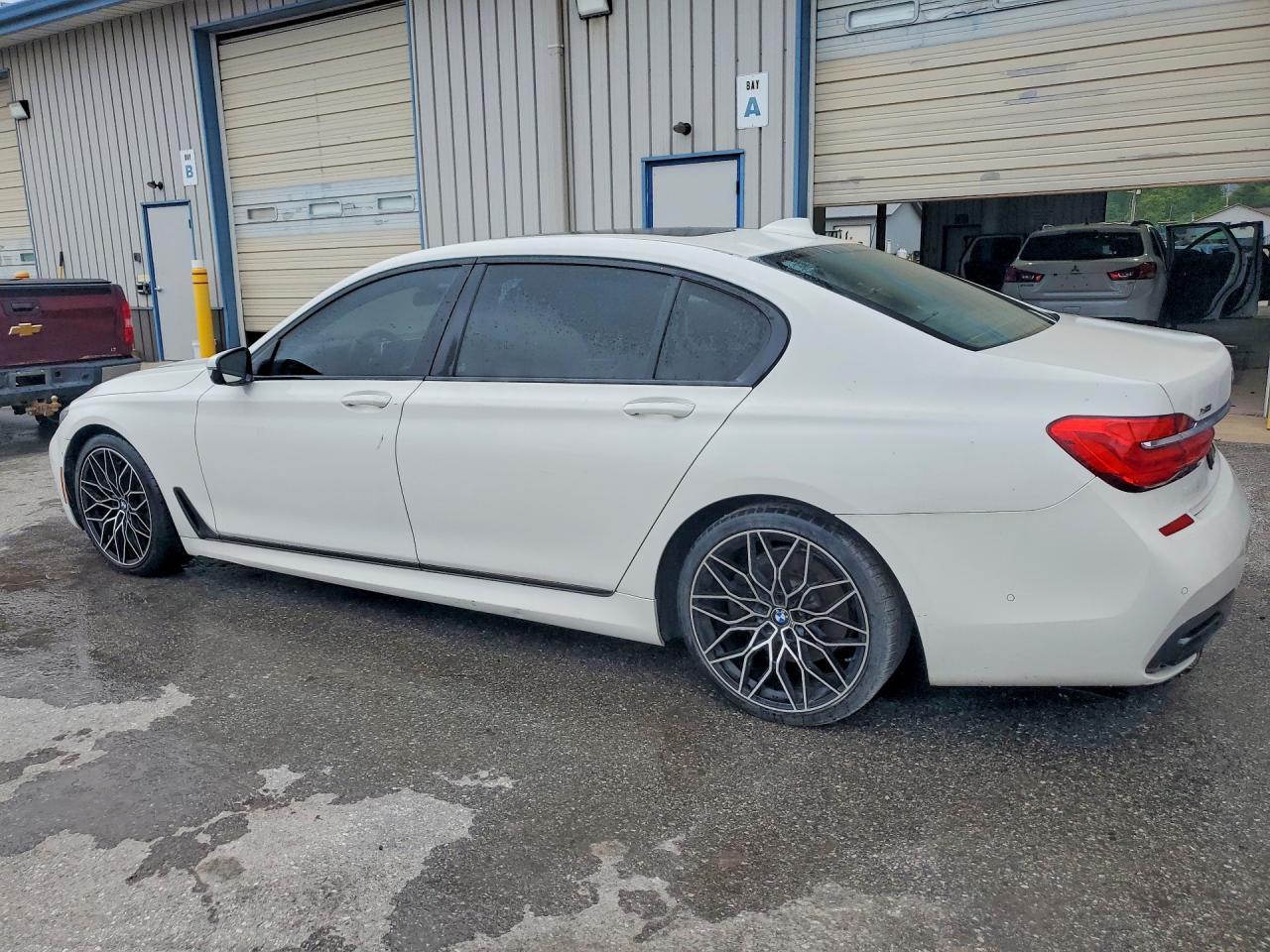 2018 BMW Seria 7 B7 - zdjęcie 2