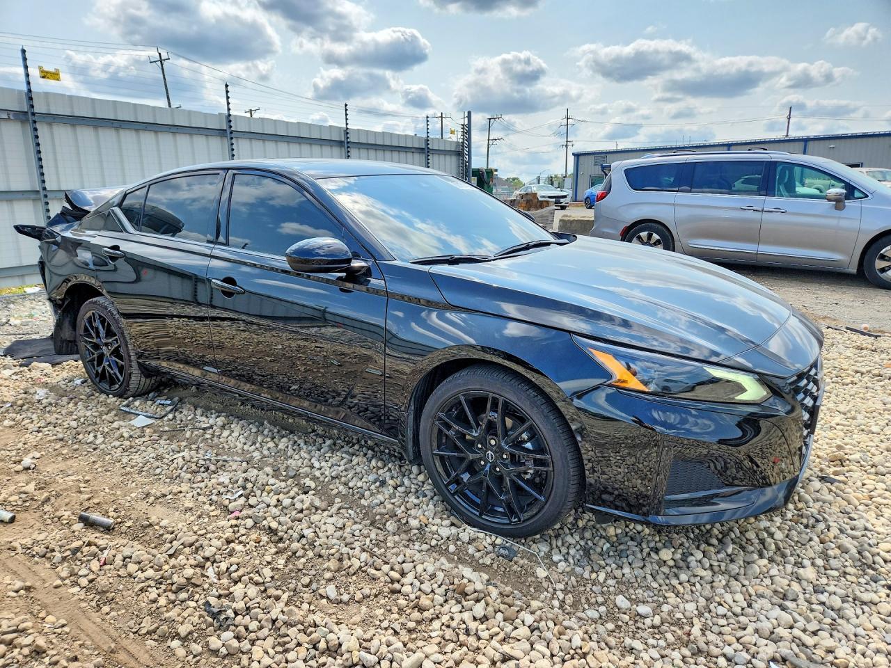 2026 Nissan Altima Sr - zdjęcie 4