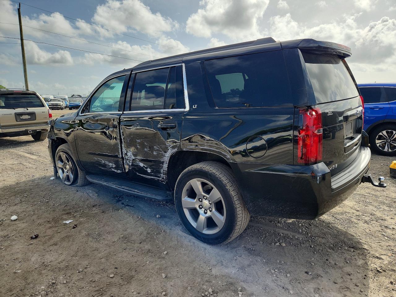 2017 Chevrolet Tahoe C1500 Lt - zdjęcie 2
