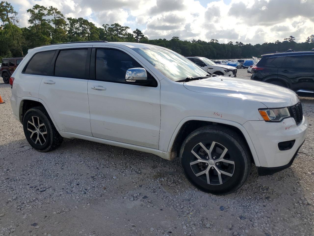 2018 Jeep Grand Cherokee Laredo - zdjęcie 4