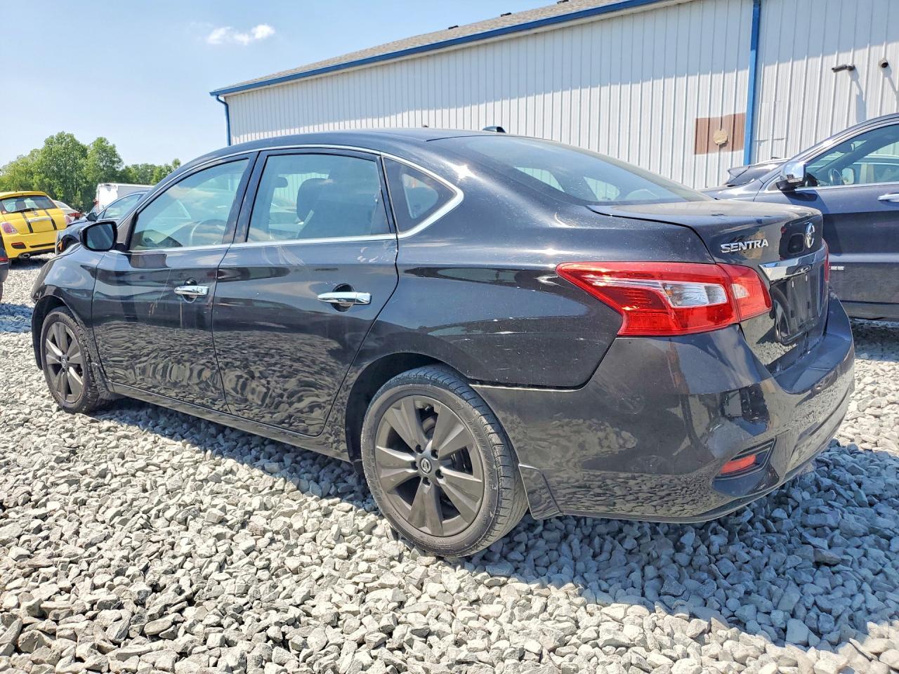 2019 Nissan Sentra Sv - zdjęcie 2