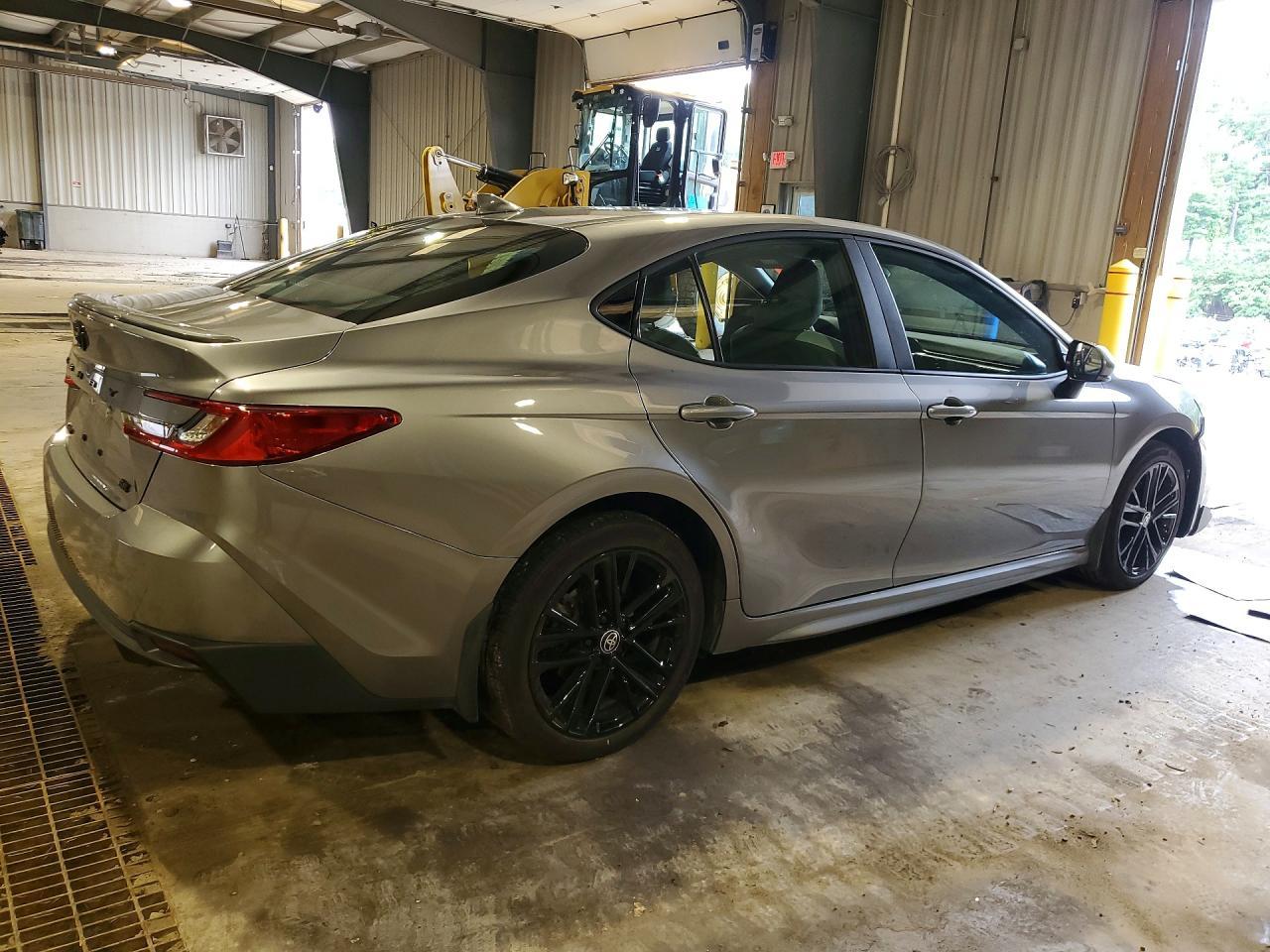 2025 Toyota Camry Se - zdjęcie 3