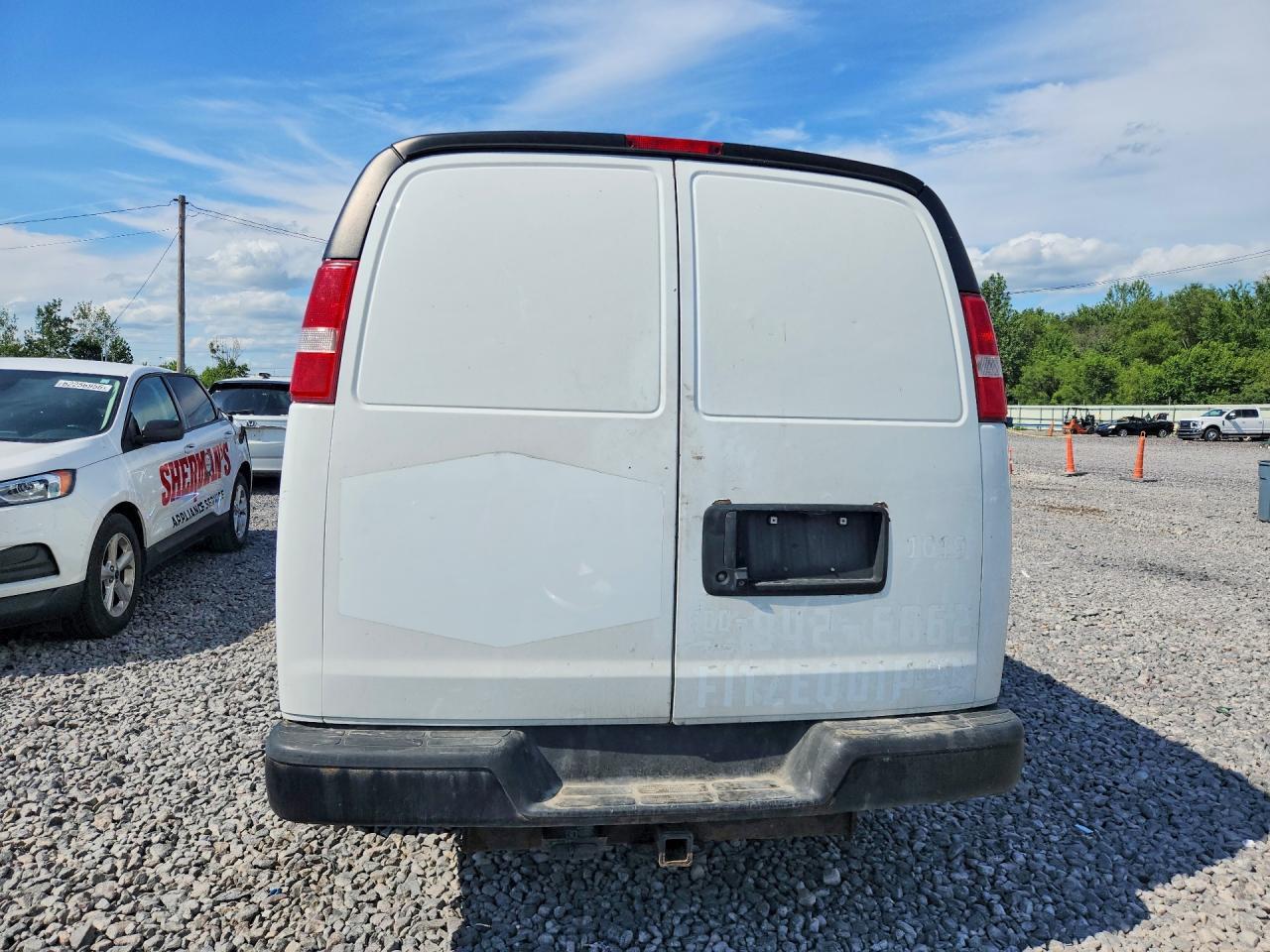2017 GMC Savana G2500 - zdjęcie 6