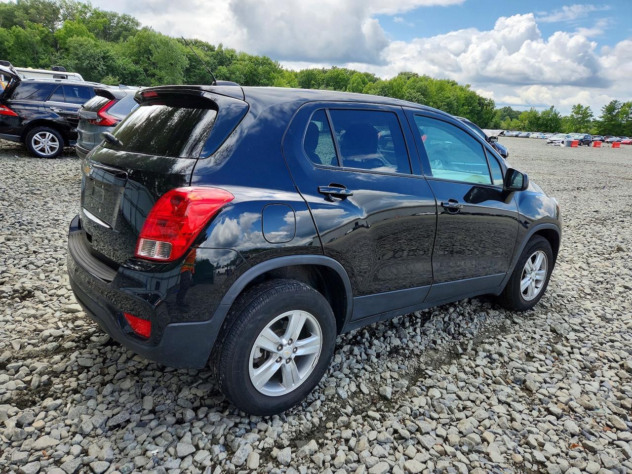 2022 Chevrolet Trax Ls - zdjęcie 3