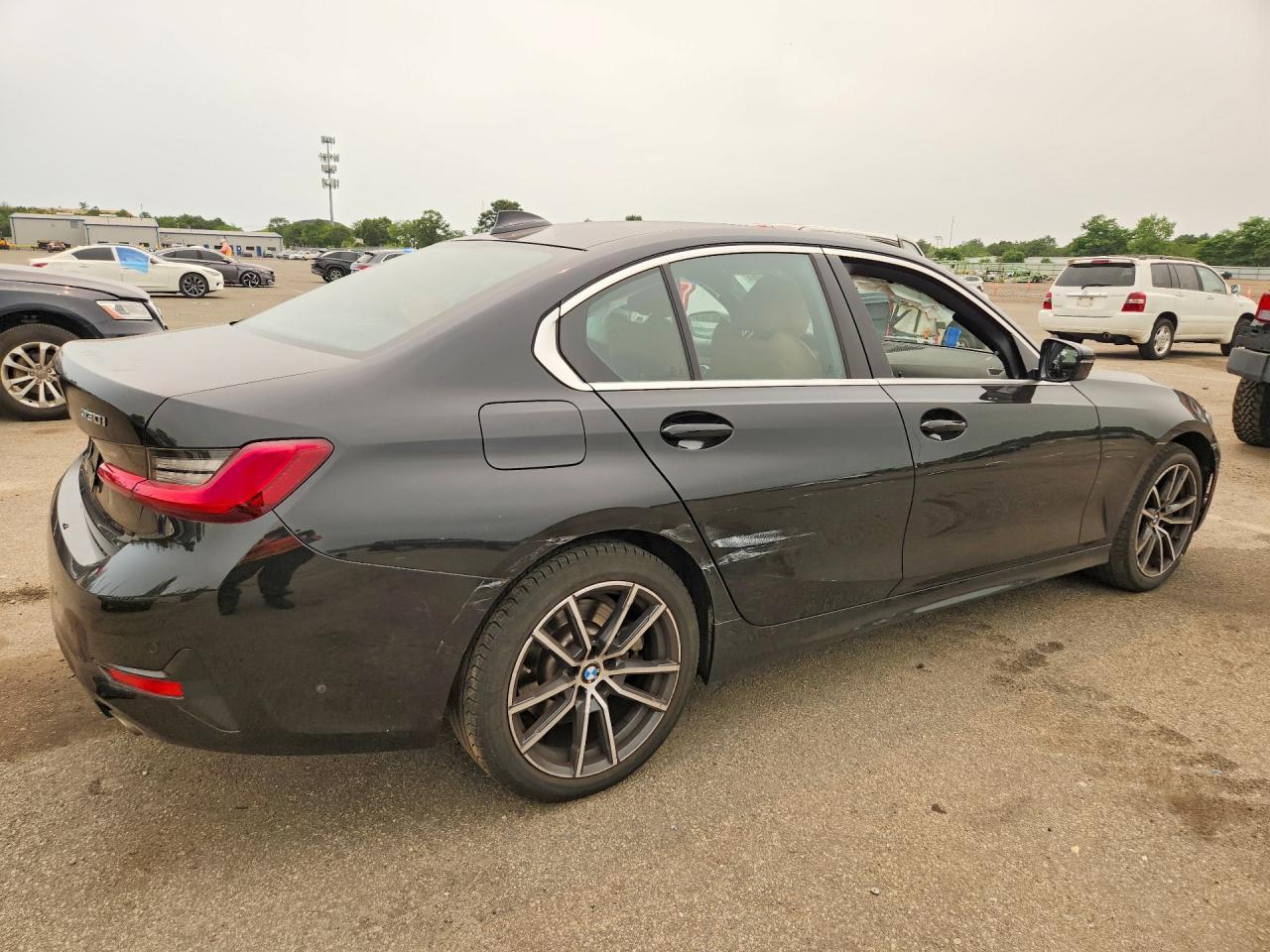 2021 BMW Seria 3 330i - zdjęcie 3
