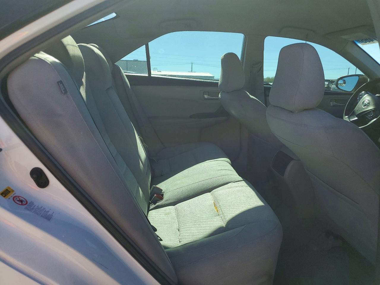 2016 Toyota Camry Le - zdjęcie 10