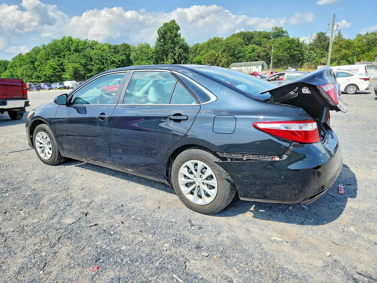 2015 Toyota Camry Le - zdjęcie 2