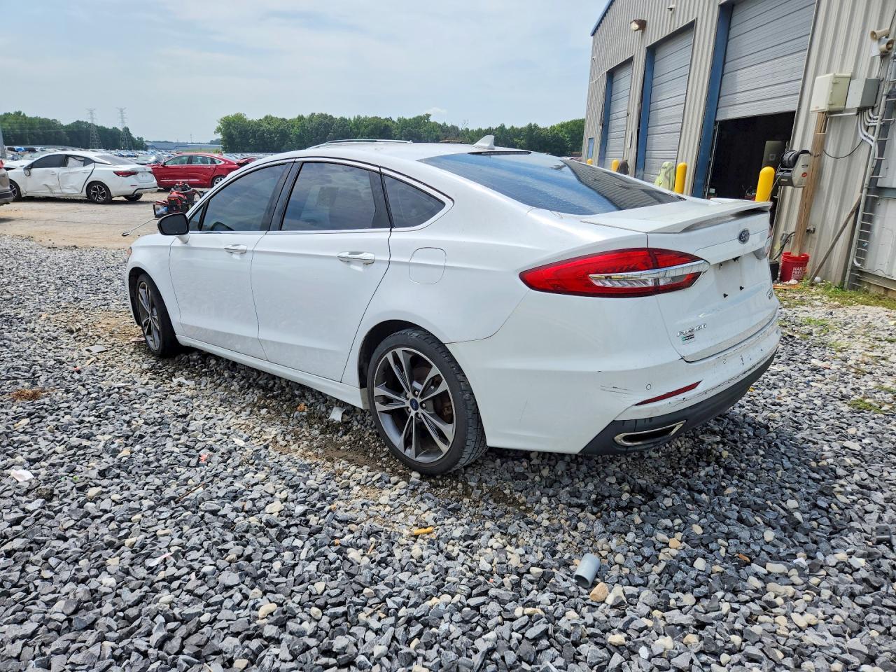 2020 Ford Fusion Titanium - zdjęcie 2