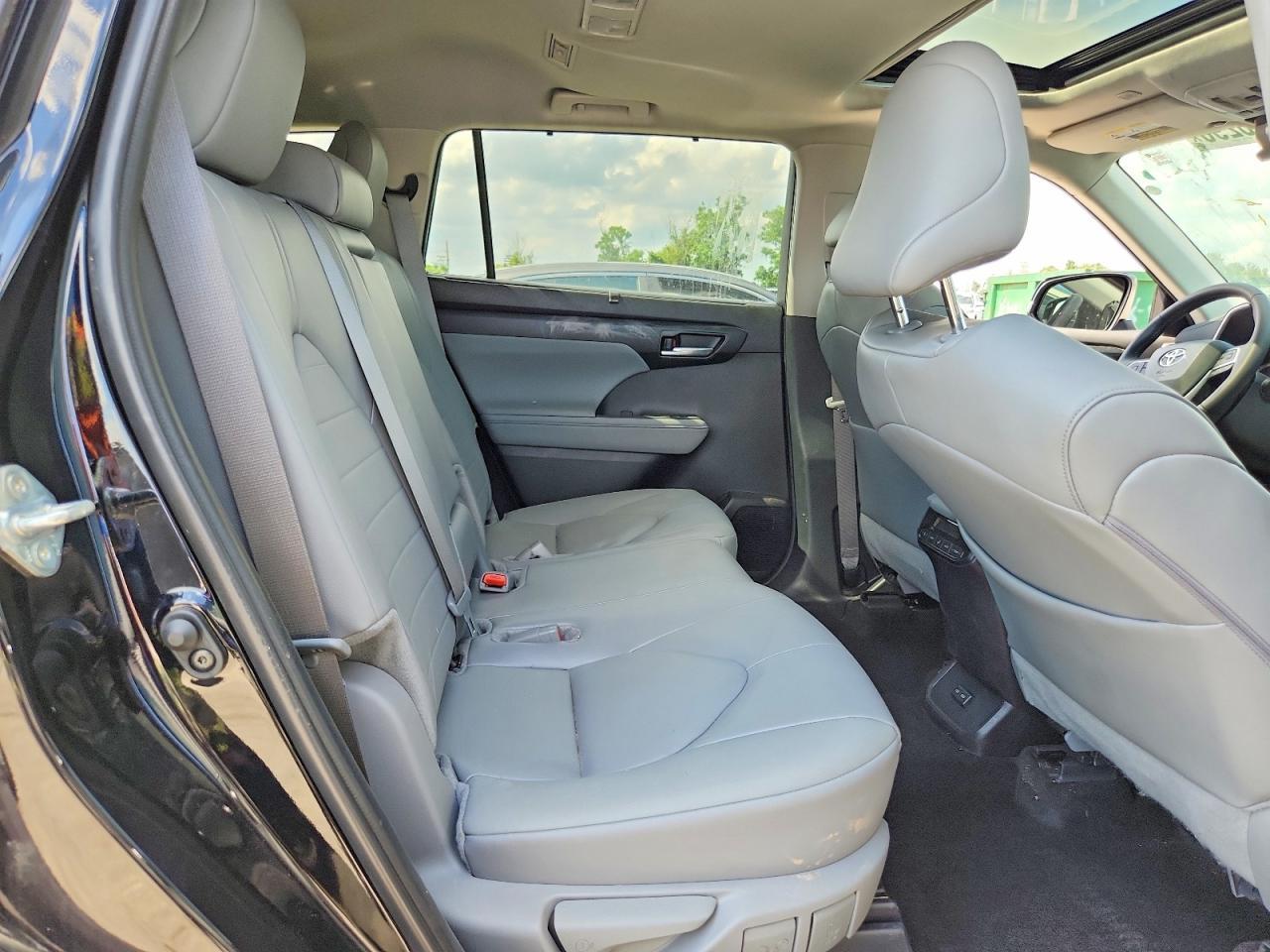 2025 Toyota Highlander Xle - zdjęcie 11