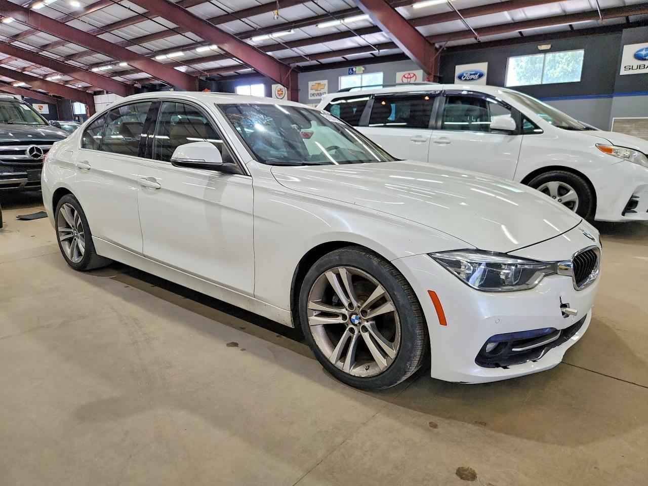 2017 BMW 330 I - zdjęcie 4