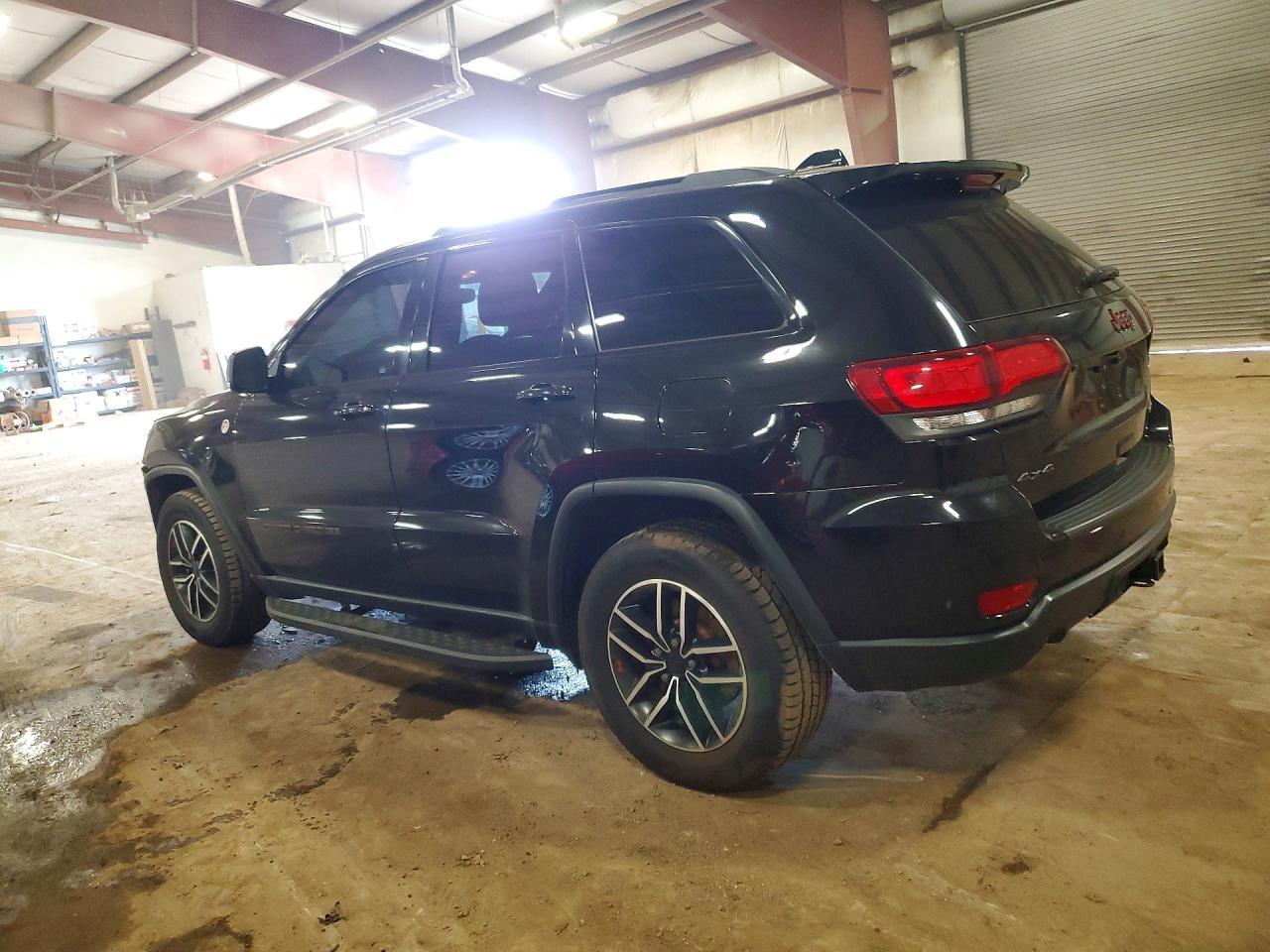 2021 Jeep Grand Cherokee Trailhawk - zdjęcie 2
