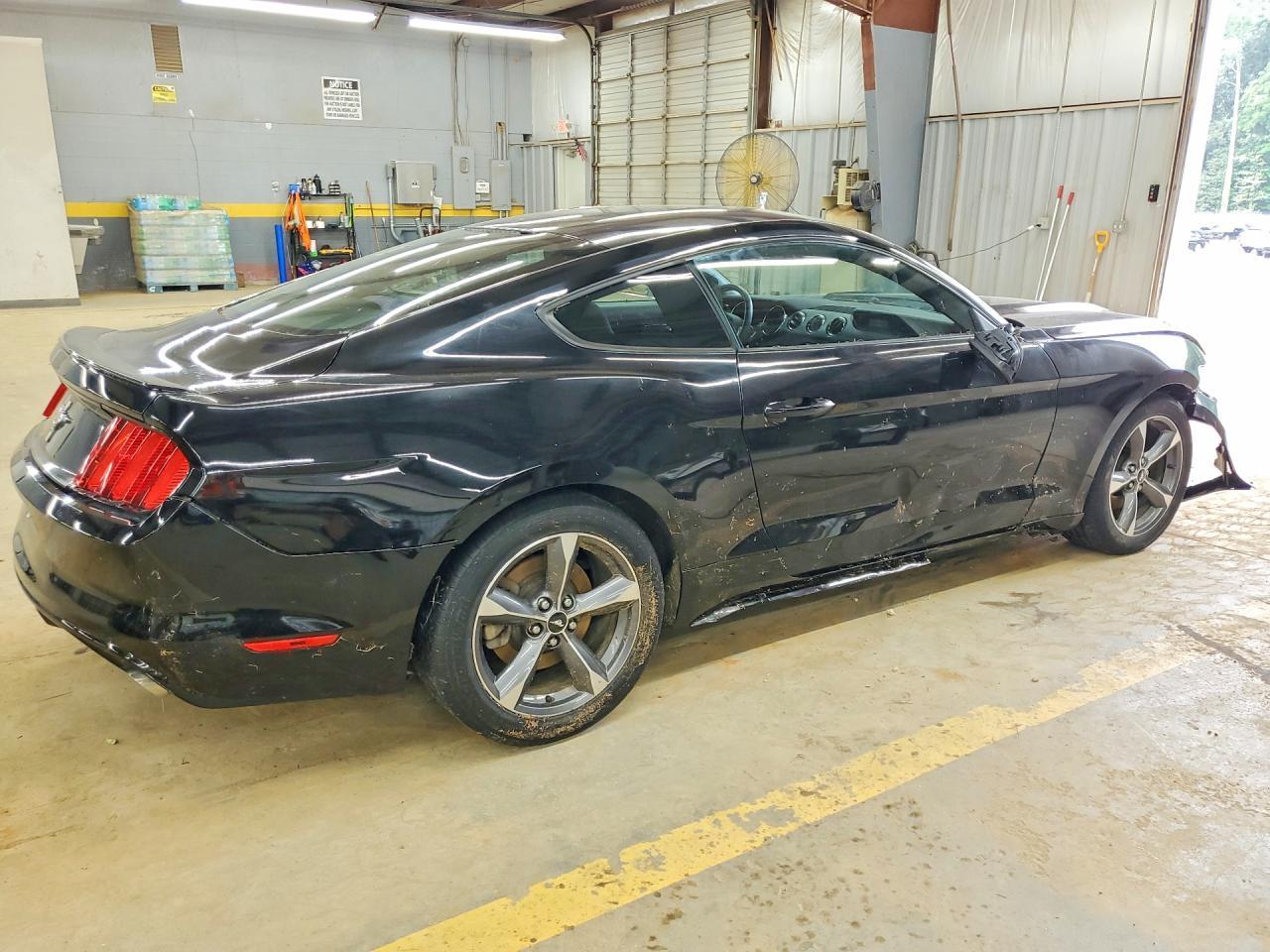 2015 Ford Mustang - zdjęcie 3