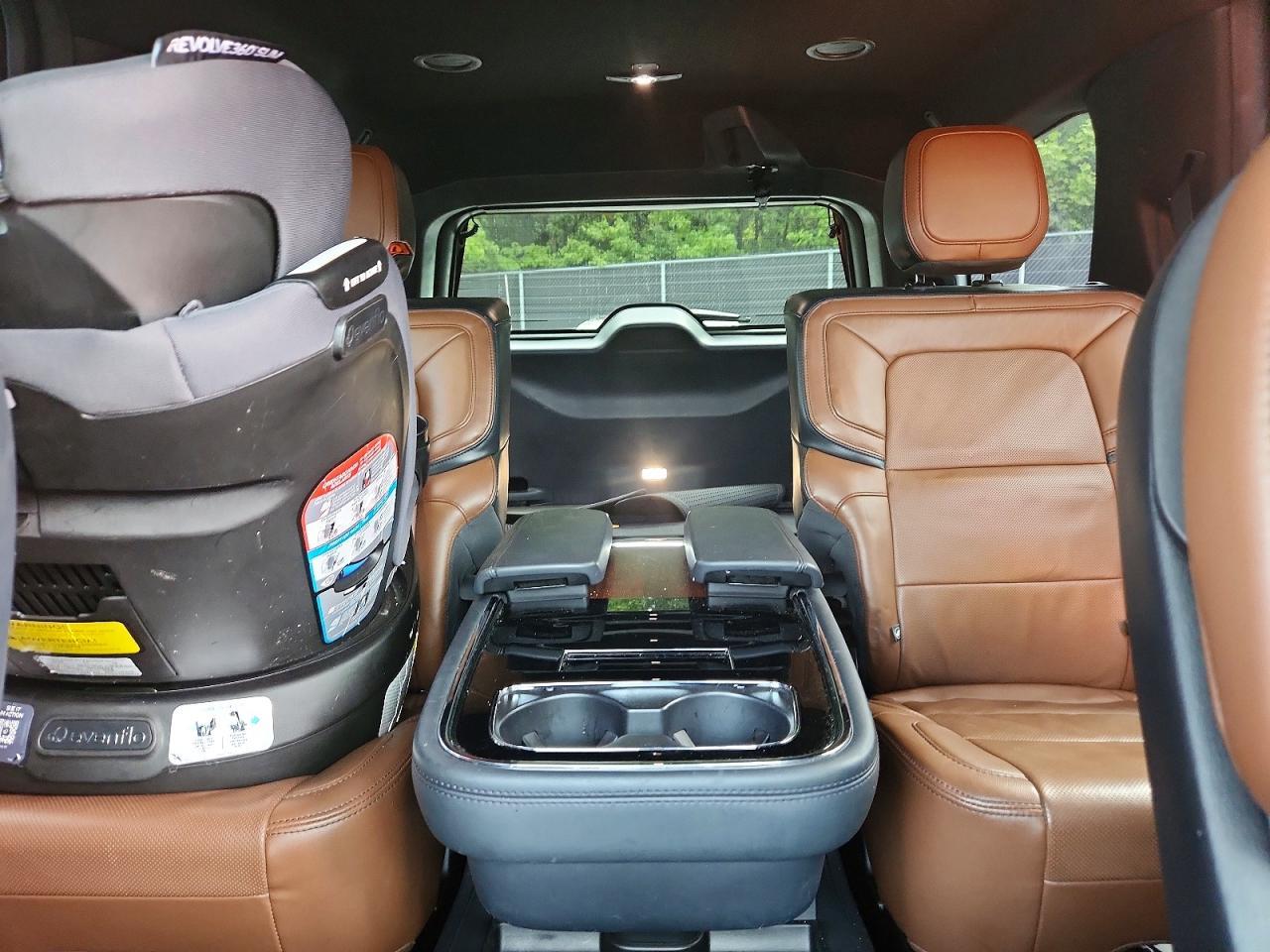 2022 Lincoln Navigator Reserve - zdjęcie 10
