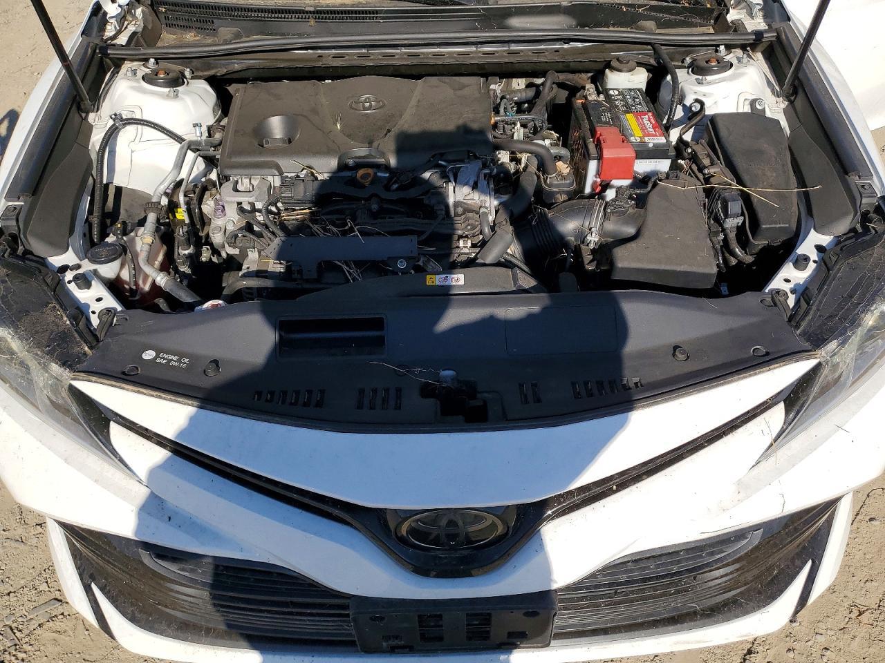 2020 Toyota Camry Le - zdjęcie 11