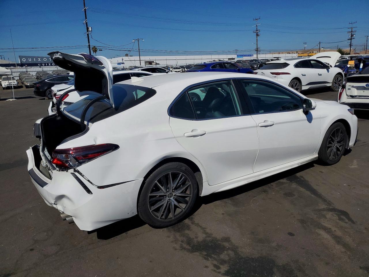 2023 Toyota Camry Se - zdjęcie 3