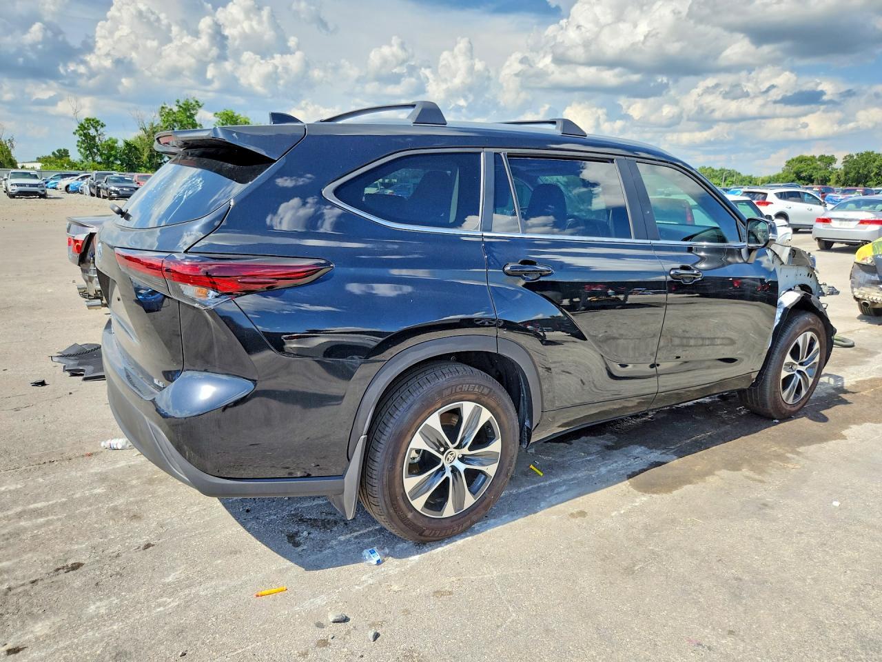 2025 Toyota Highlander Xle - zdjęcie 3