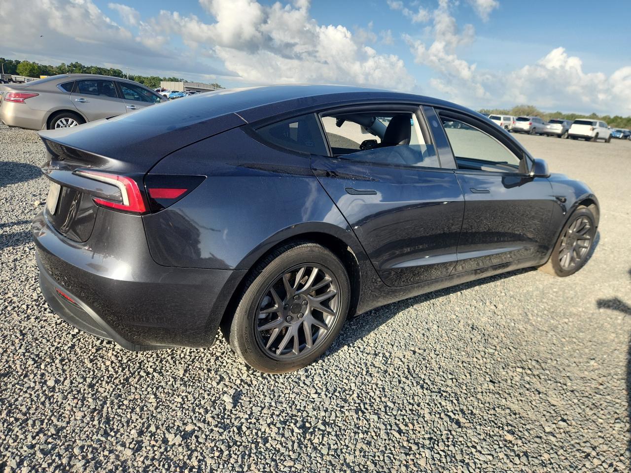 2025 Tesla Model 3 - zdjęcie 3