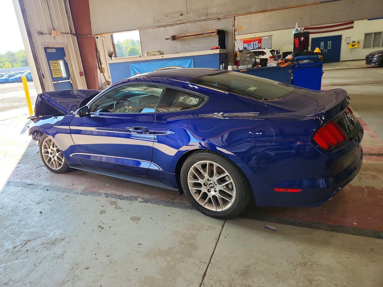 2015 Ford Mustang - zdjęcie 2