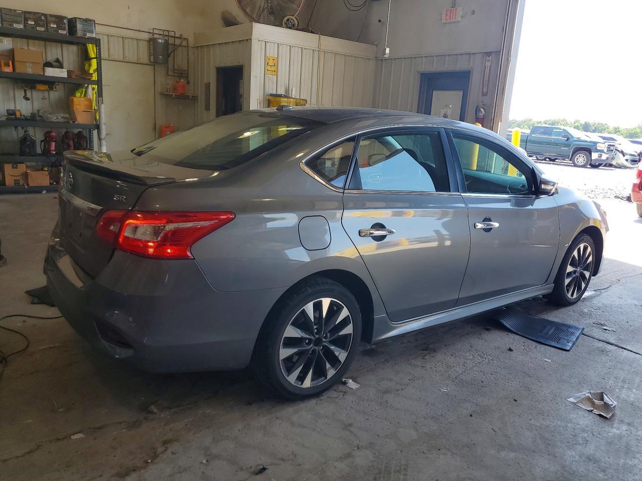 2019 Nissan Sentra Sr - zdjęcie 3