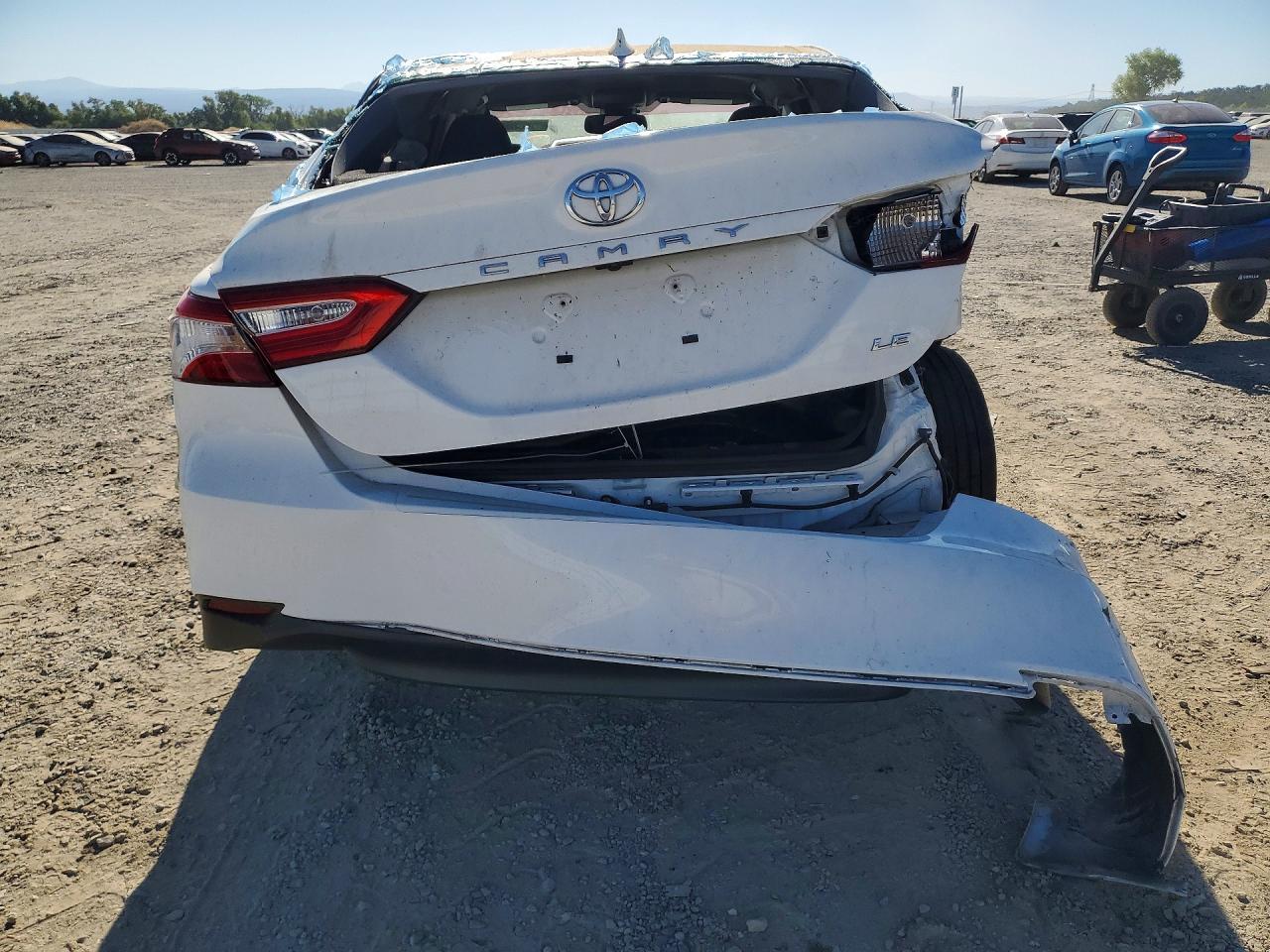 2020 Toyota Camry Le - zdjęcie 6