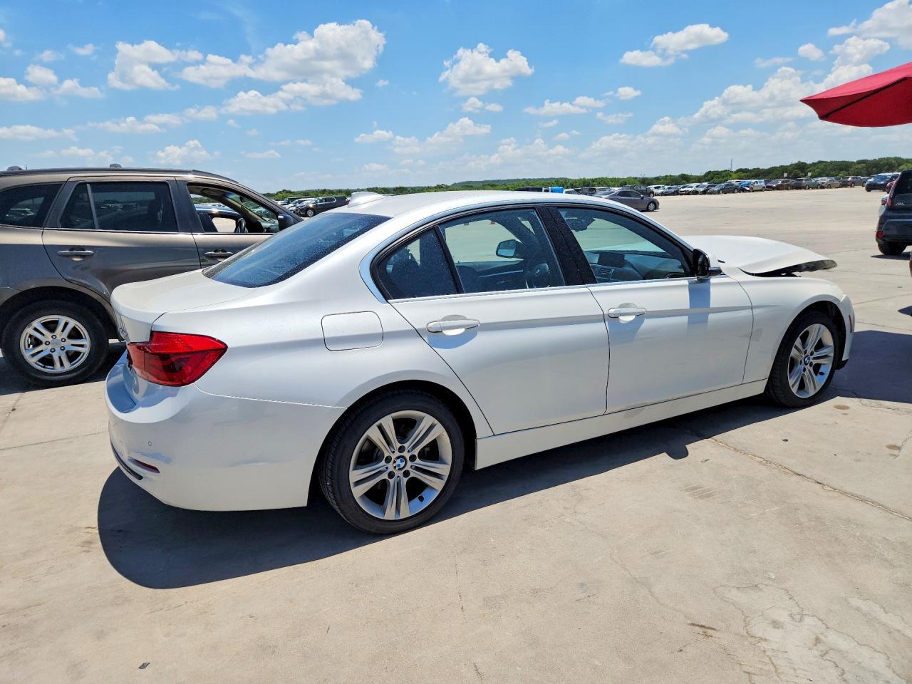 2017 BMW 330 I - zdjęcie 3