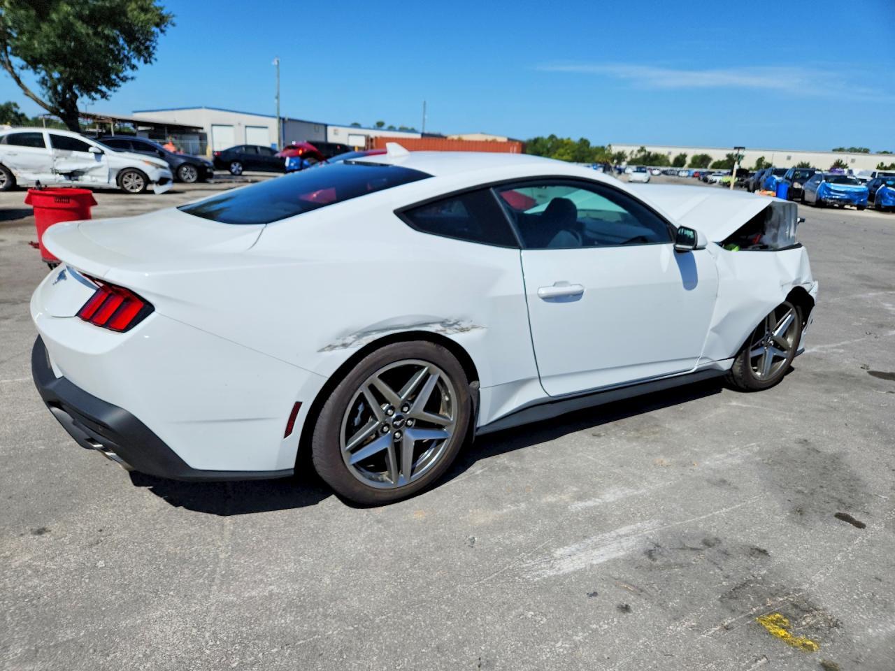 2025 Ford Mustang - zdjęcie 3