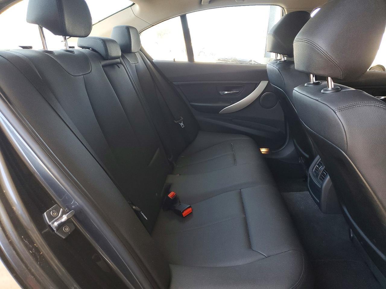2015 BMW 320 I - zdjęcie 10