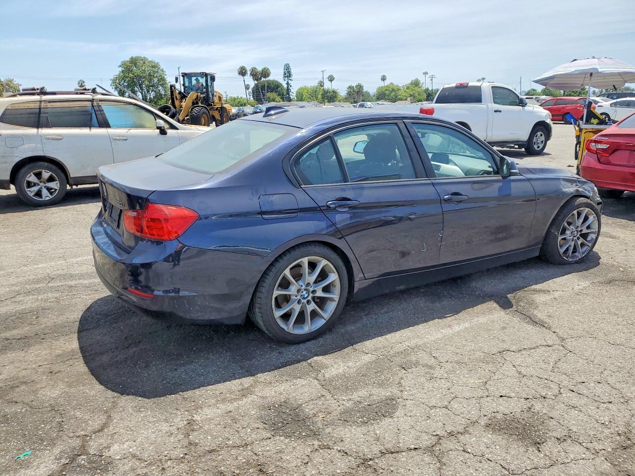 2014 BMW 320 I - zdjęcie 3