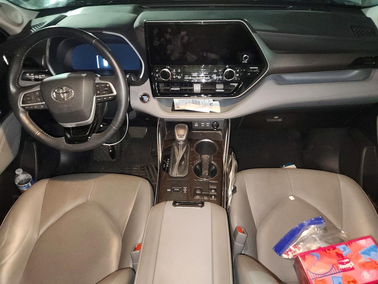 2023 Toyota Highlander Limited - zdjęcie 8