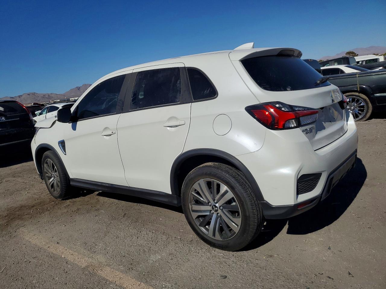 2021 Mitsubishi Outlander Sport Es - zdjęcie 2