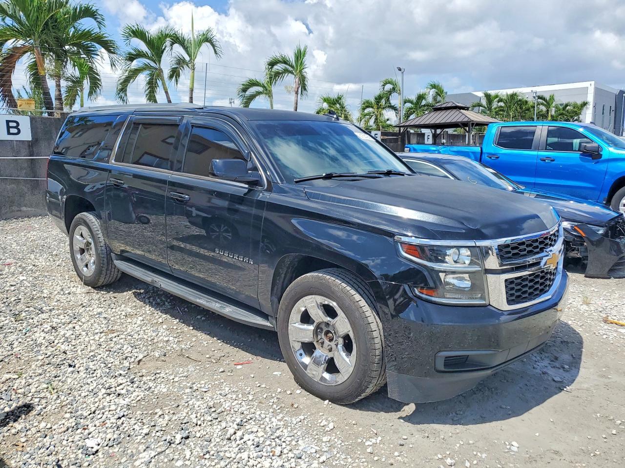 2018 Chevrolet Suburban K1500 Lt - zdjęcie 4