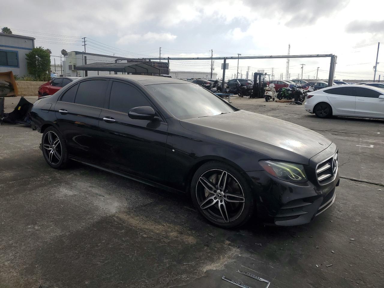 2019 Mercedes-Benz E 300 - zdjęcie 4