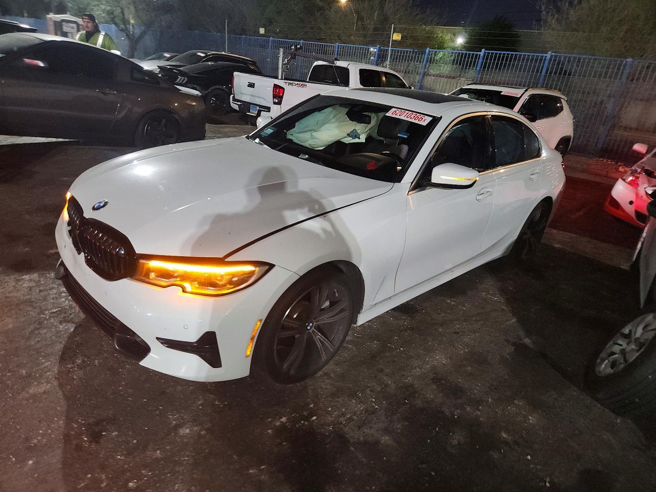 2020 BMW 330I - zdjęcie główne