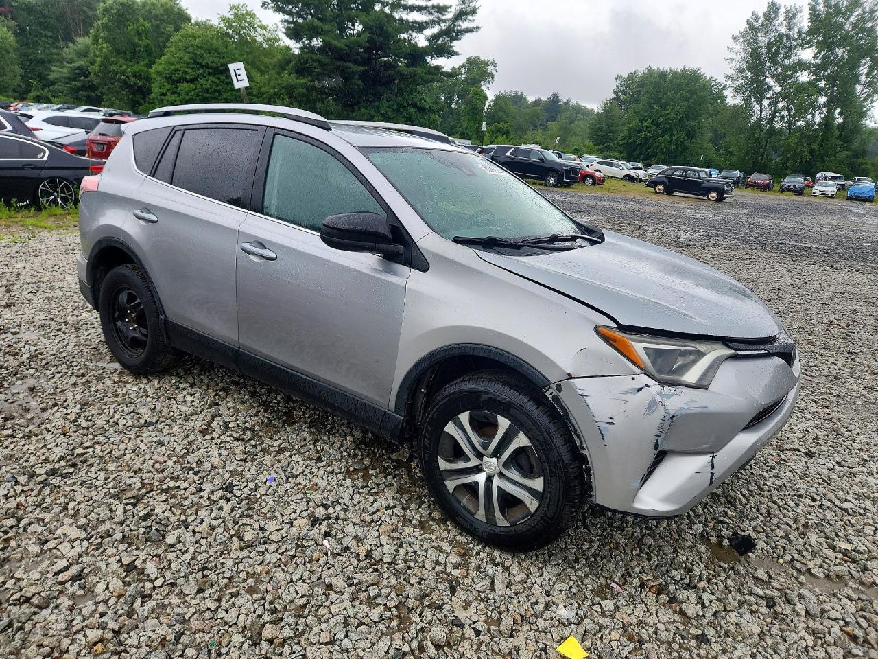 2017 Toyota Rav4 Le - zdjęcie 4