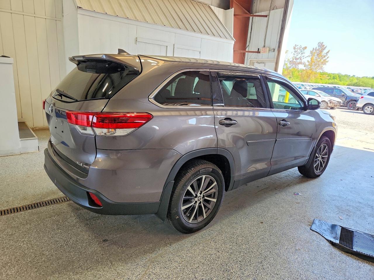 2019 Toyota Highlander Xle - zdjęcie 3