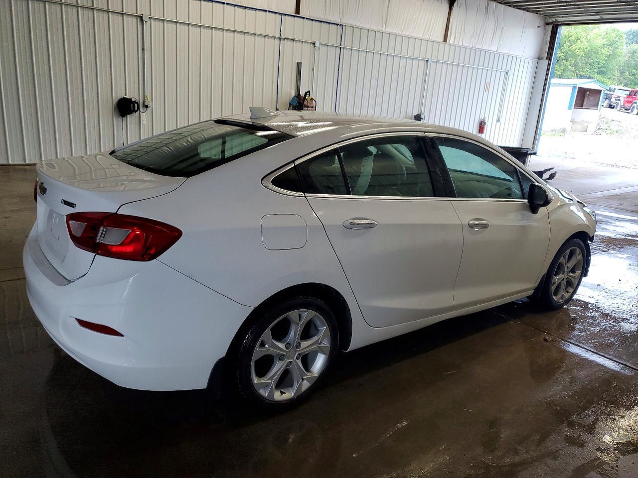 2017 Chevrolet Cruze Premier - zdjęcie 3