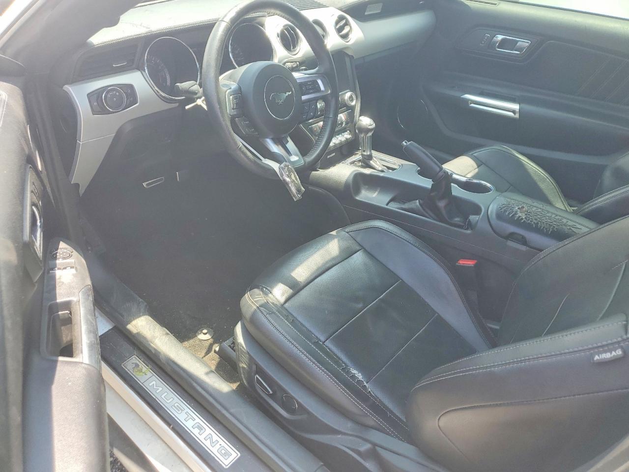 2016 Ford Mustang - zdjęcie 8