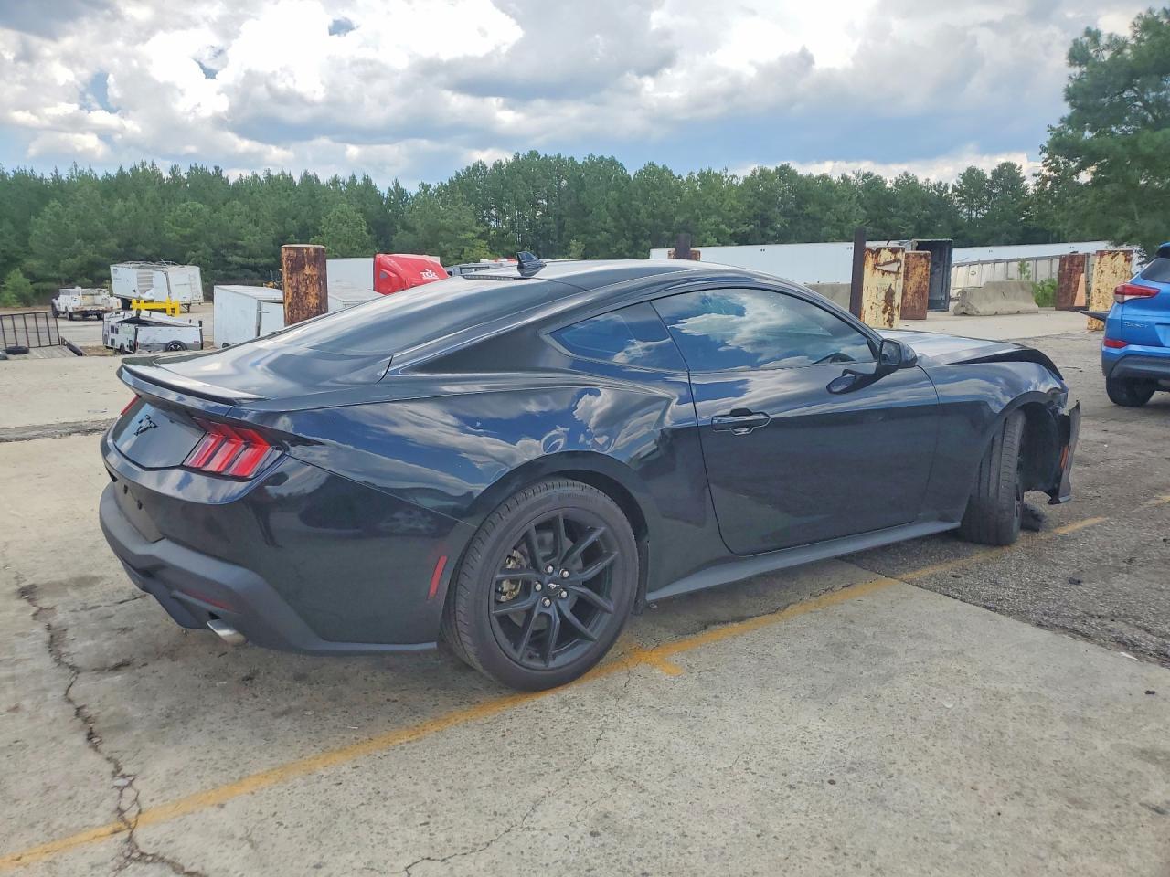 2025 Ford Mustang - zdjęcie 3