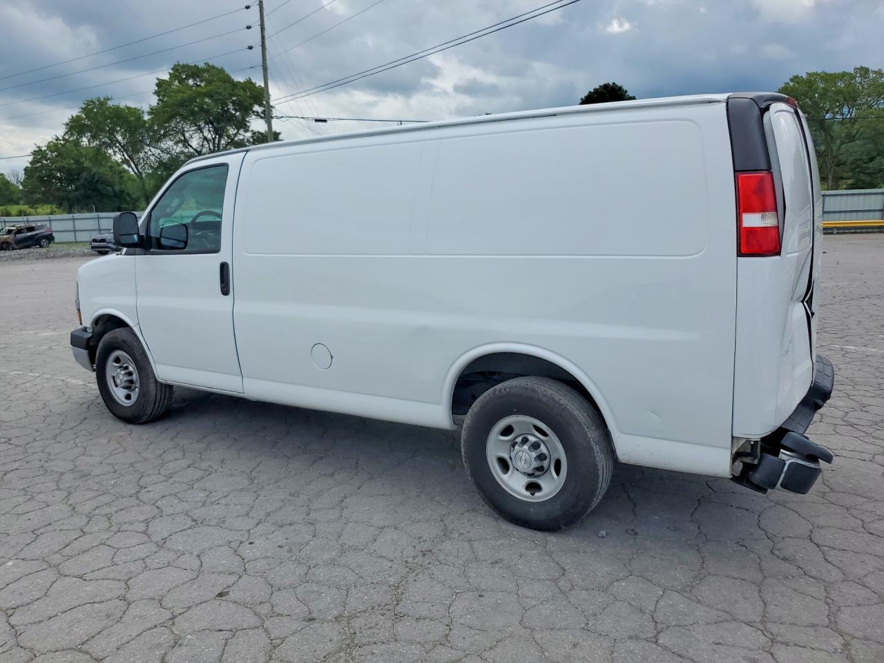 2019 Chevrolet Express G2500 - zdjęcie 2