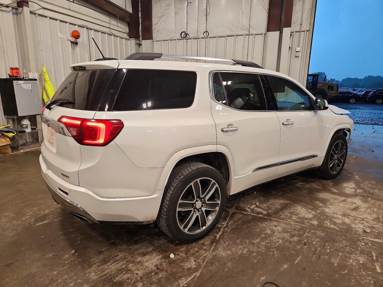2019 GMC Acadia Denali - zdjęcie 3