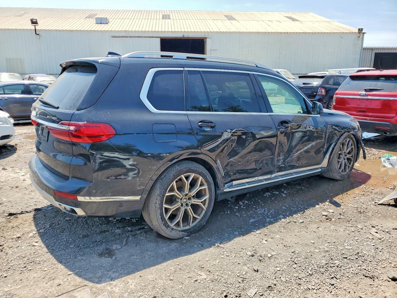 2021 BMW X7 xDrive40I - zdjęcie 3
