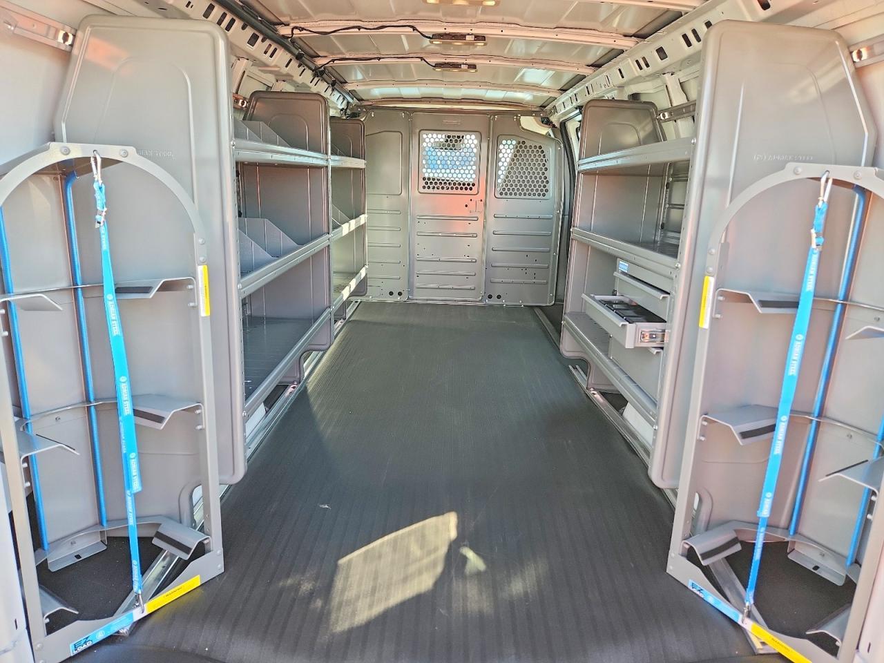 2026 Chevrolet Express G2500 - zdjęcie 11