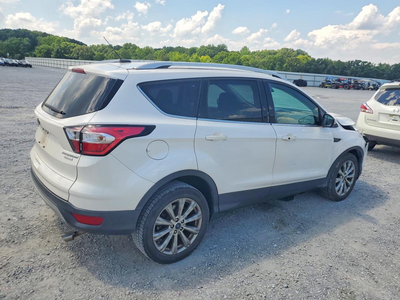 2017 Ford Escape Titanium - zdjęcie 3