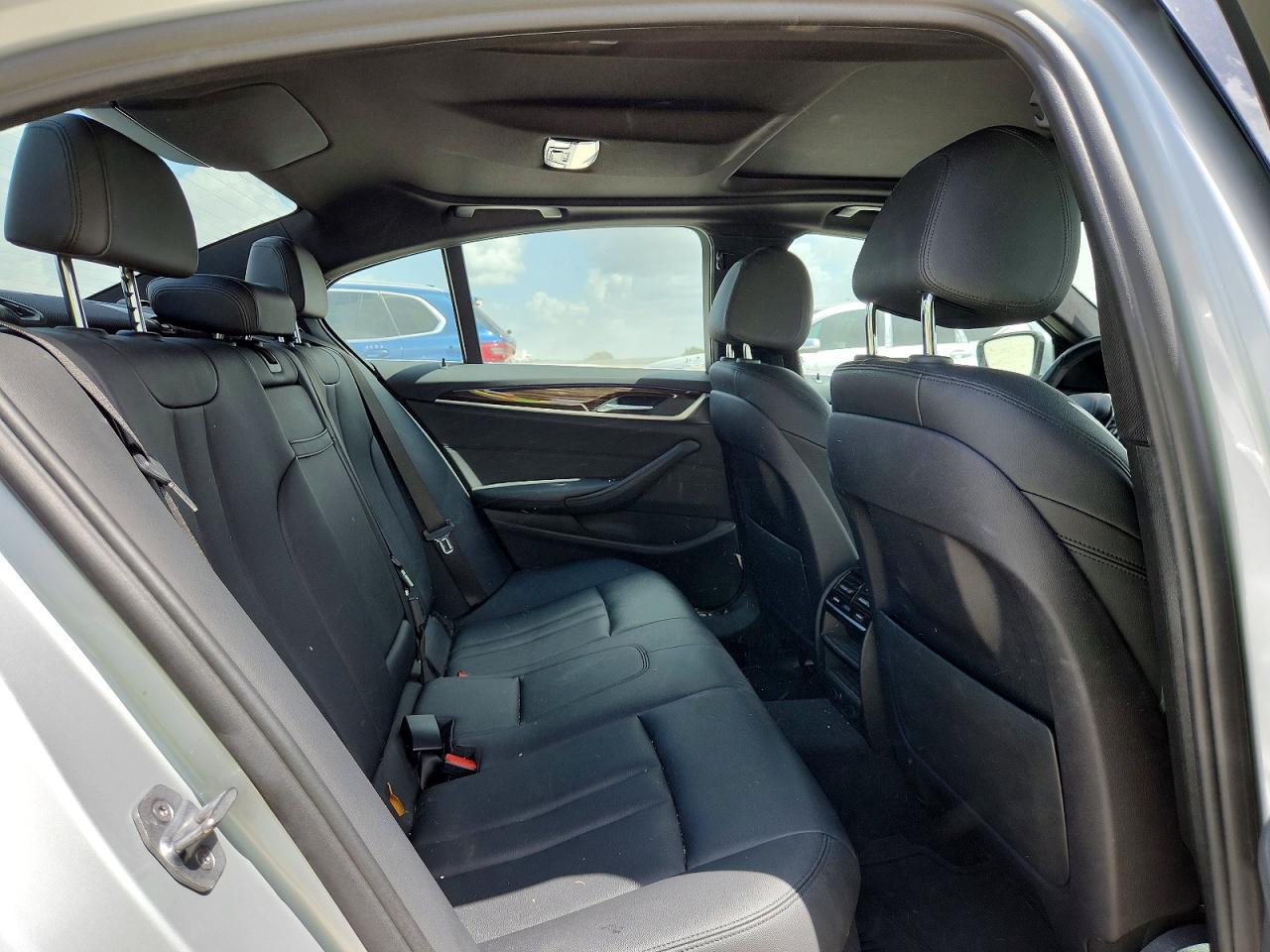 2019 BMW 530 I - zdjęcie 10