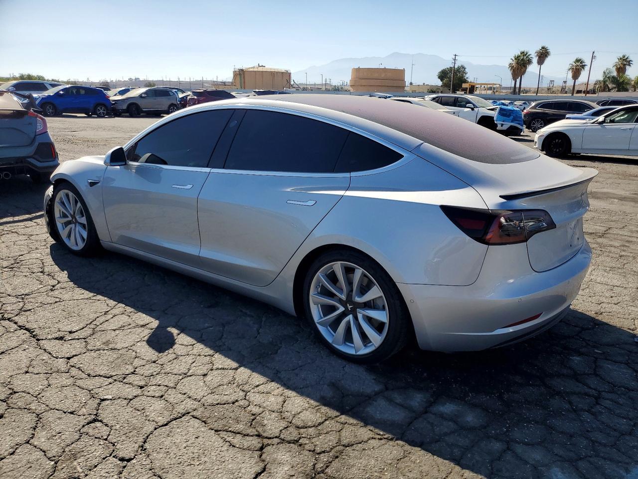 2017 Tesla Model 3 - zdjęcie 2