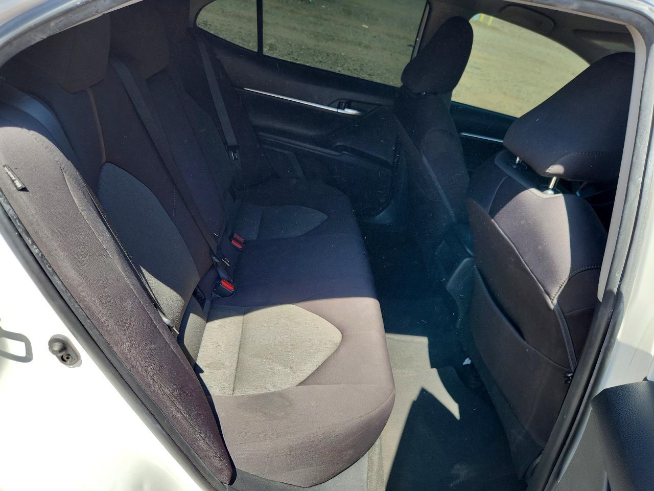 2019 Toyota Camry Le - zdjęcie 10