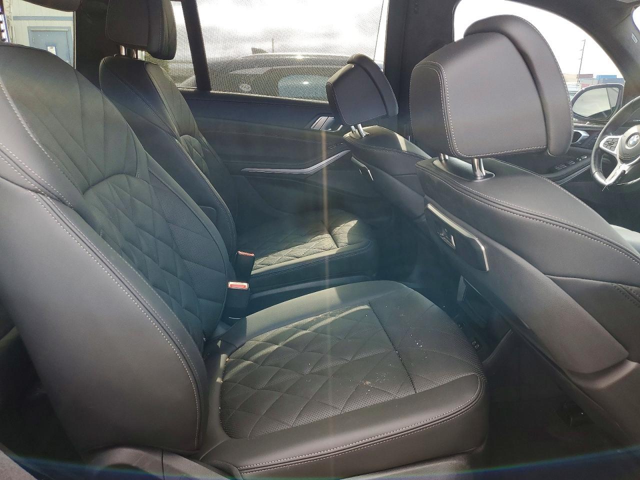 2024 BMW X7 xDrive40I - zdjęcie 10