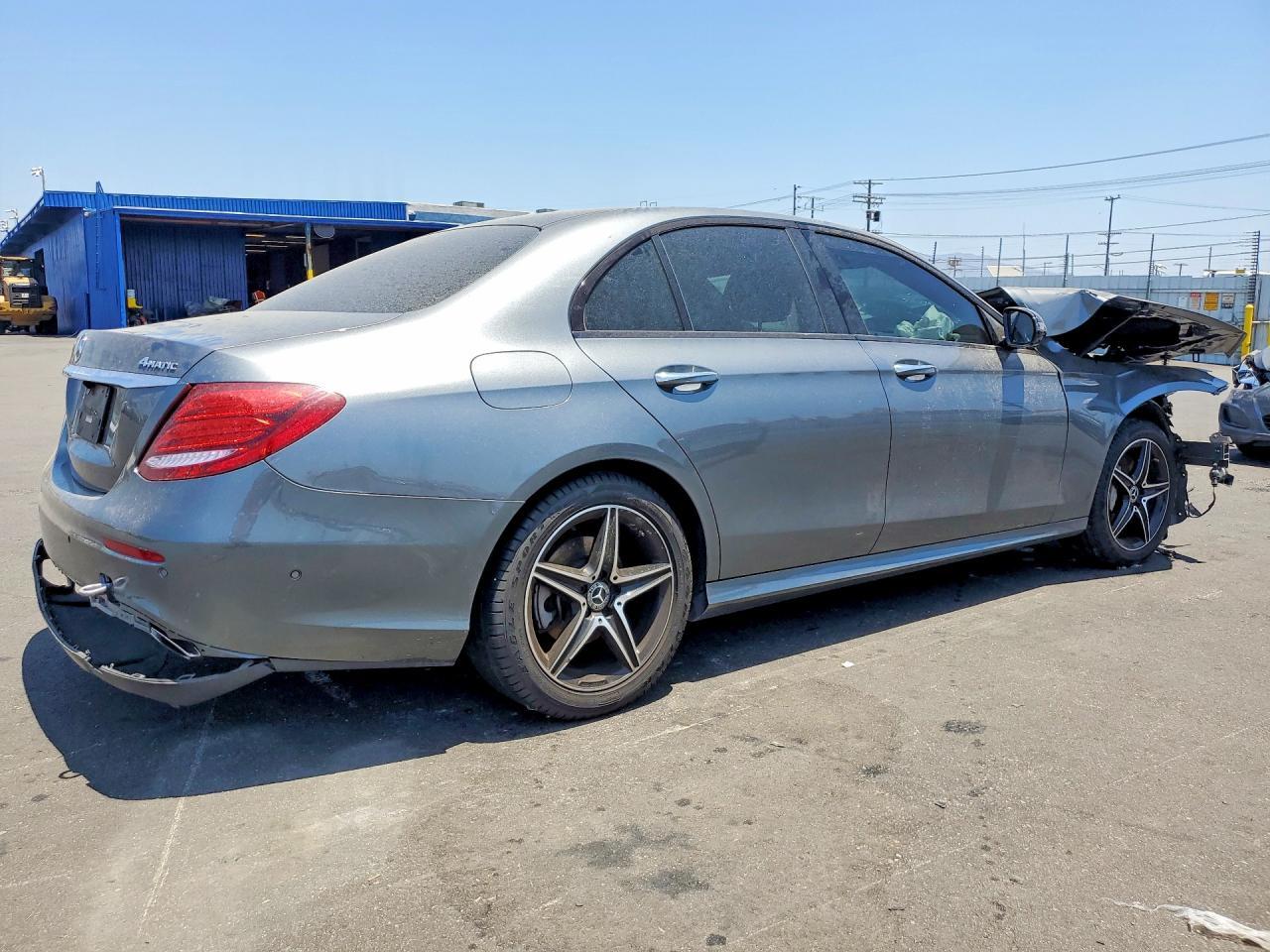2019 Mercedes-Benz E 300 4Matic - zdjęcie 3