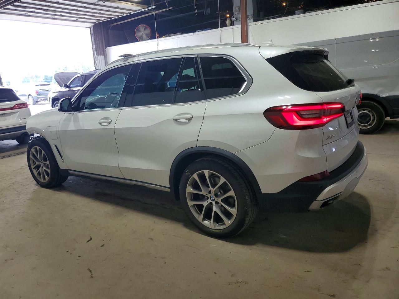2021 BMW X5 xDrive45E - zdjęcie 2