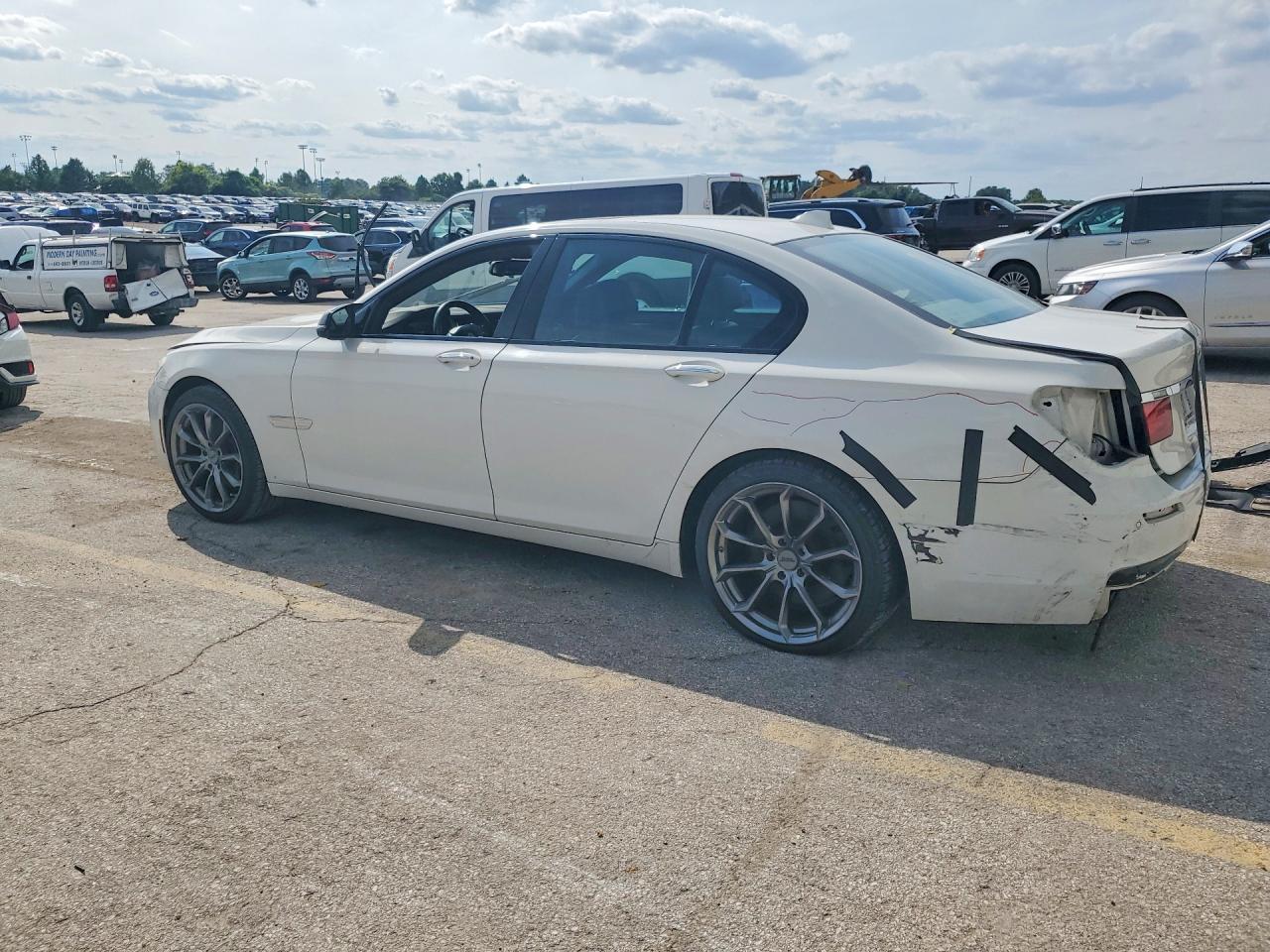2013 BMW 750 I - zdjęcie 2